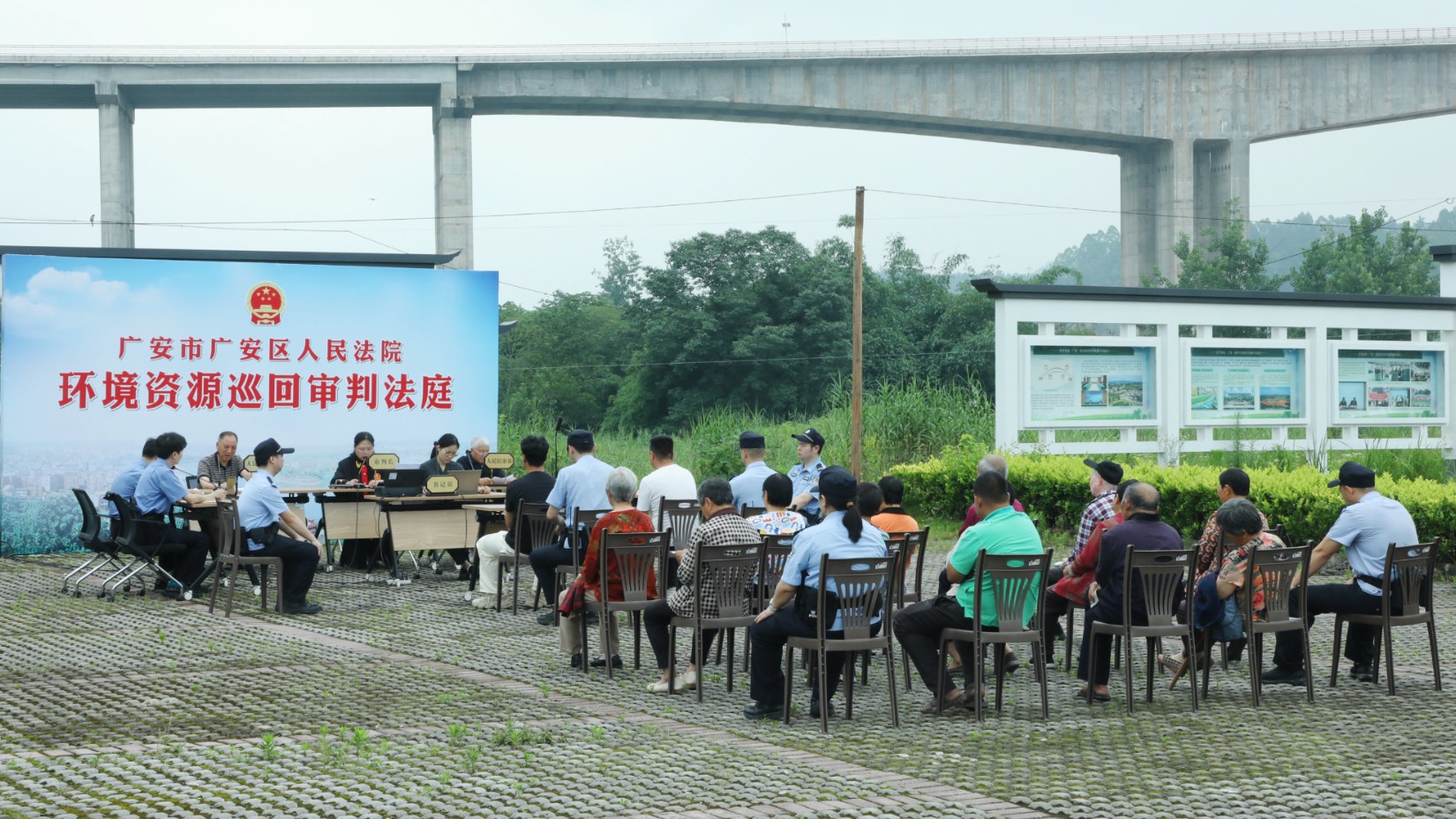 广安市广安区法院：世界环境日|巡回审判进乡村  法典护航润民心