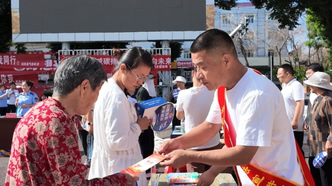 新疆裕民县司法局开展“六五”世界环境日普法宣传活动