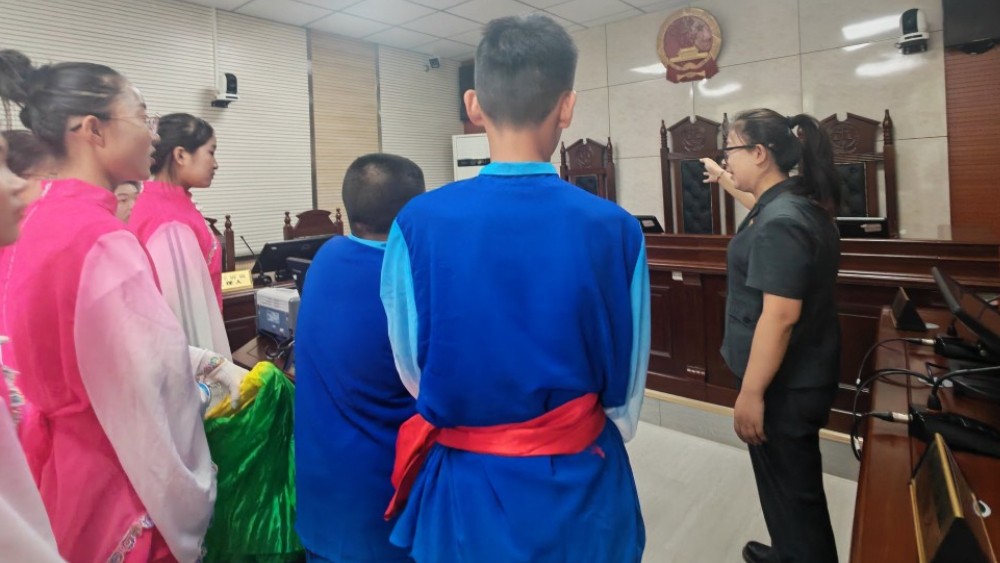 新疆生产建设兵团奇台垦区人民法院四厂湖法庭开展青少年“法院开放日”活动