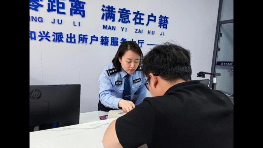雨中护考 逐梦同行——吉林扶余公安全力护航2026年高考