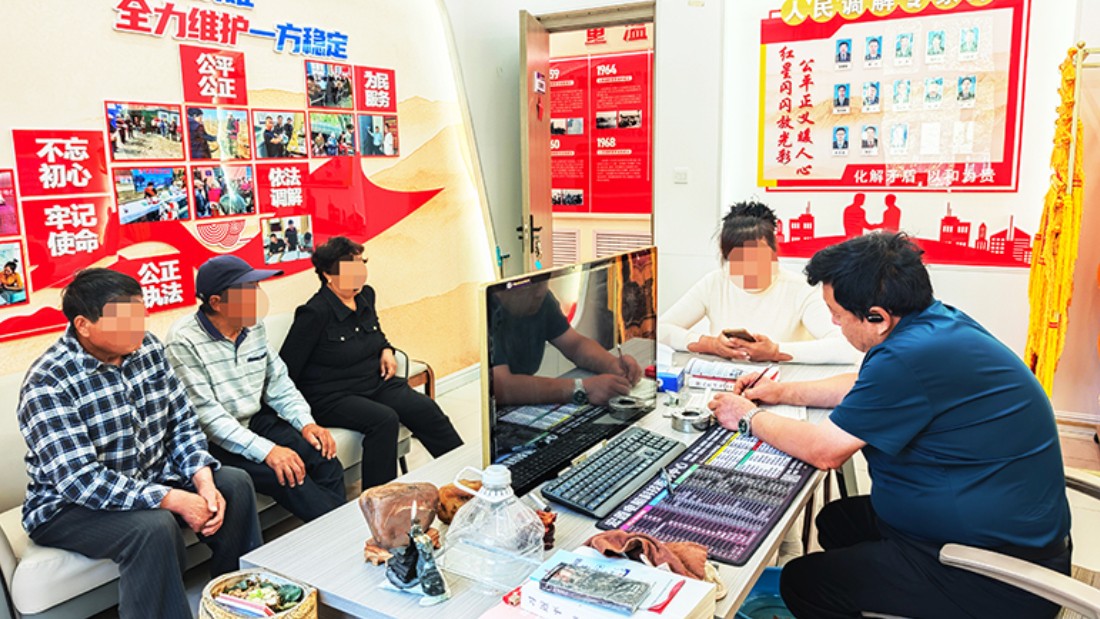 新疆生产建设兵团第五师八十三团人民调解委员会：“薪”系农民工 暖心调解解薪忧