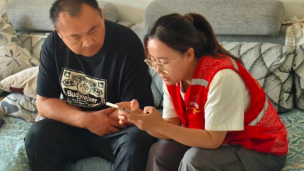 银川市兴庆区玺悦社区：网格代办上岗无忧，精准帮扶就业有路