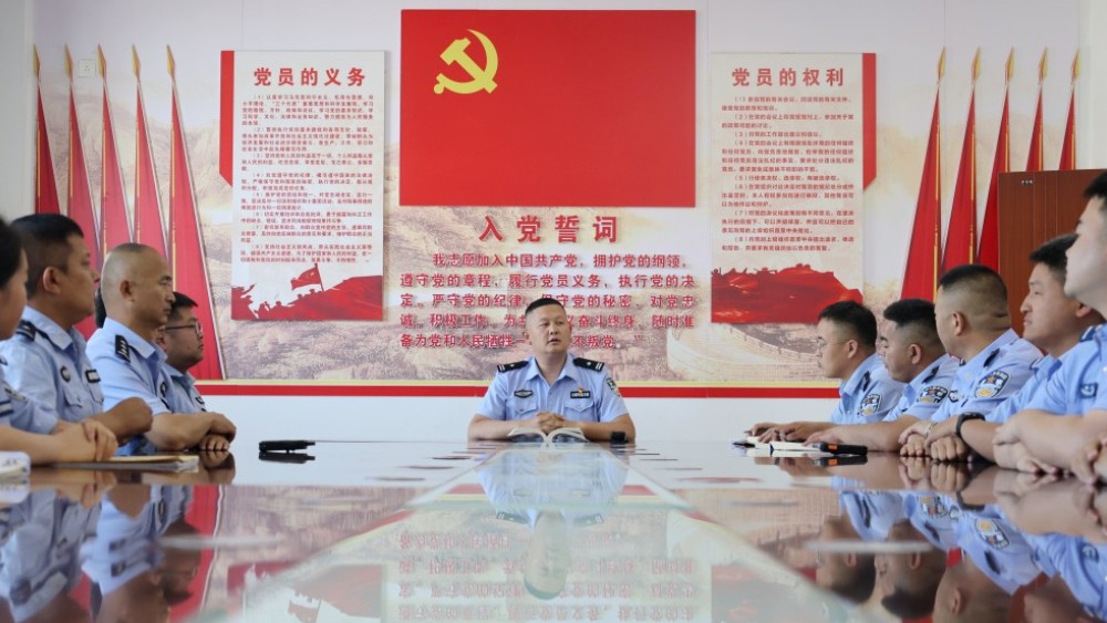 一米九的“海拔”，十四年的“深耕”——记新疆伊宁县公安局墩麻扎镇派出所所长马磊
