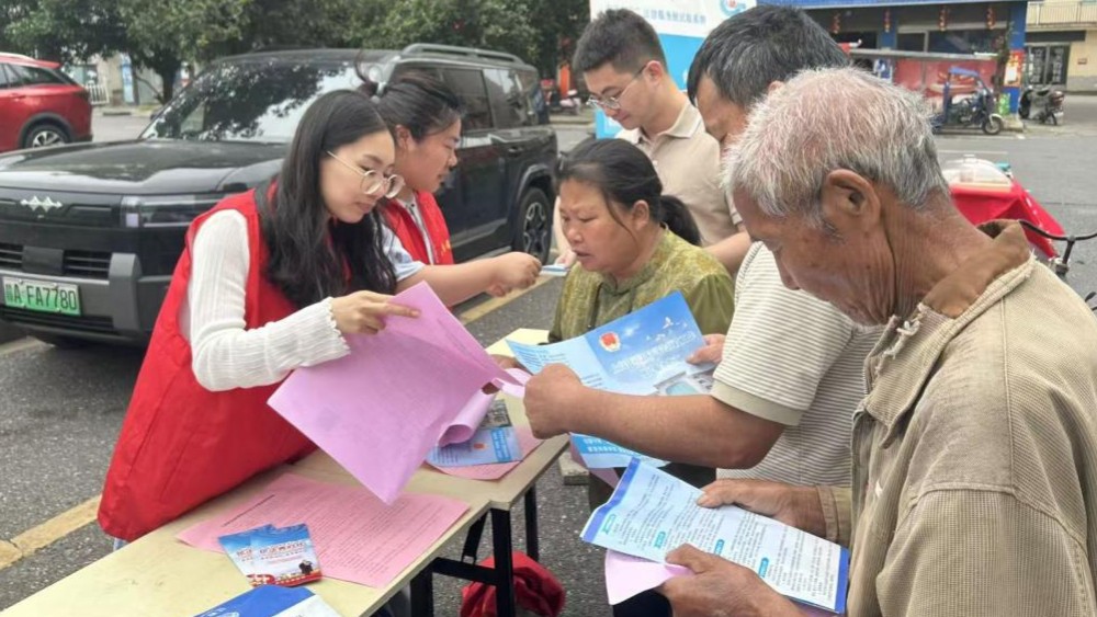 上高县泗溪镇：普法惠民暖人心 法治护航乡村兴
