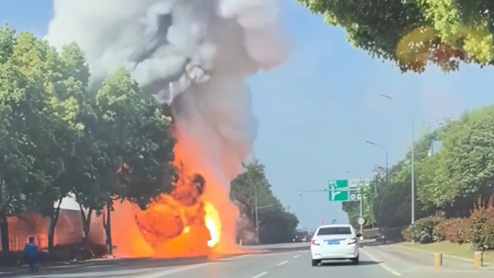 爱车起火谁之过？汽车自燃预防指南来了