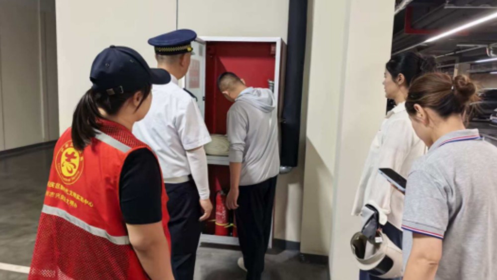 银川市兴庆区八一社区：以案释法敲警钟，依法排查除隐患