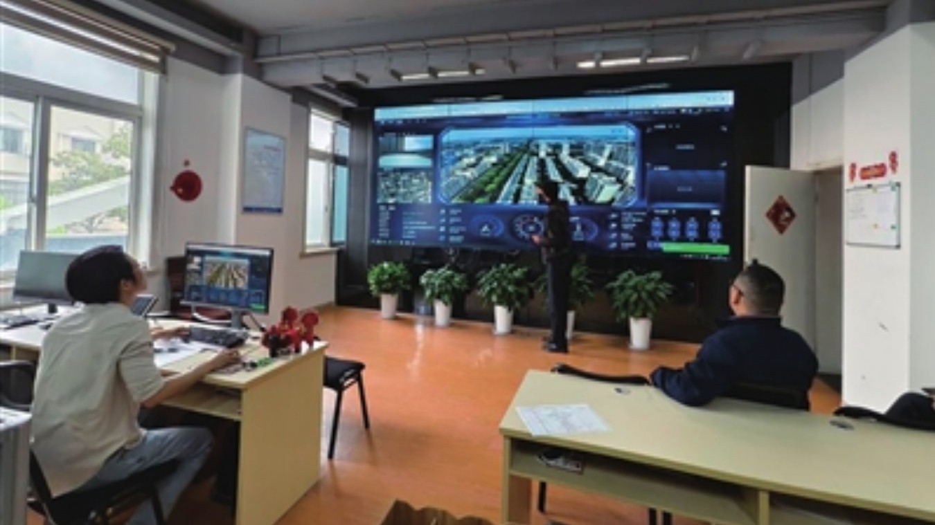 无人机高空巡查，严防毒品原植物种植