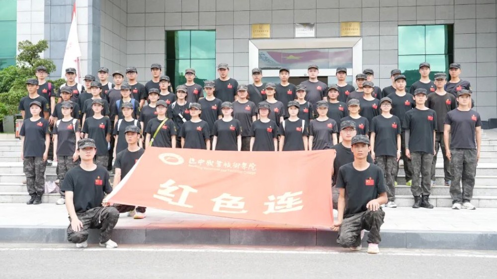 警校联动开展野外拉练 “红色连” 赓续血脉筑牢校园安全防线