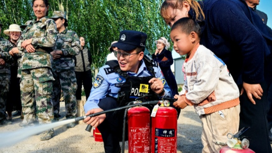 警民携手，共绘消防“平安图”