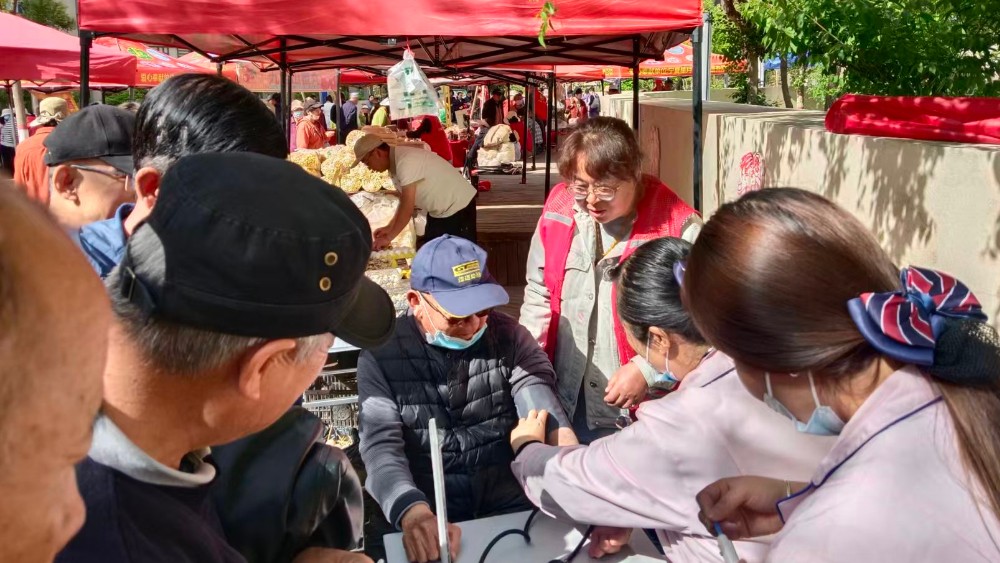 银川市兴庆区泰和社区：义诊惠民解民忧 温情暖心护安康