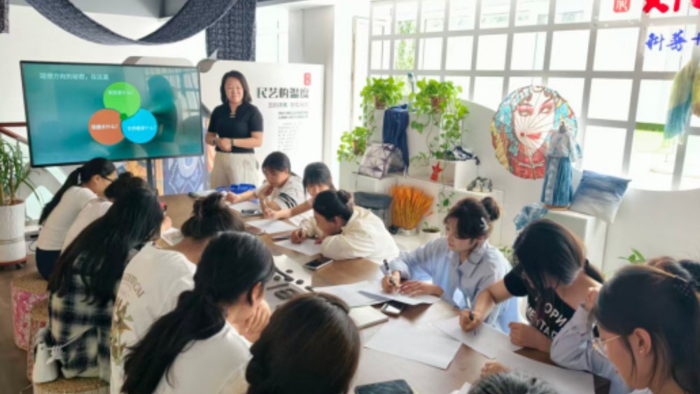 银川市兴庆区大团结社区：宣反诈防骗 护青春启航