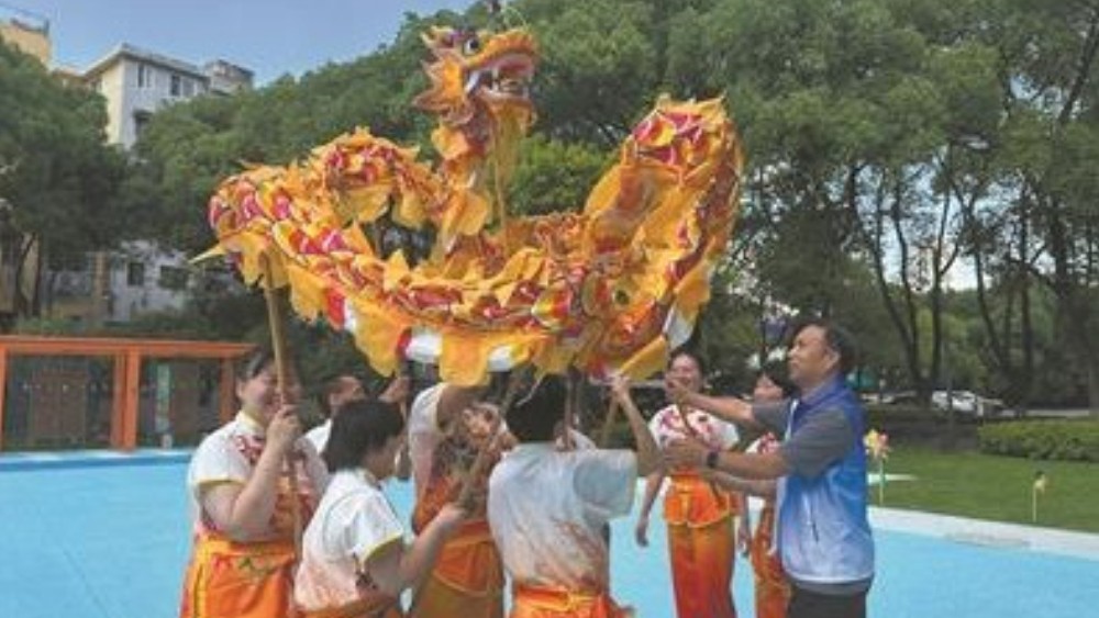 从板凳龙到掌中灯
