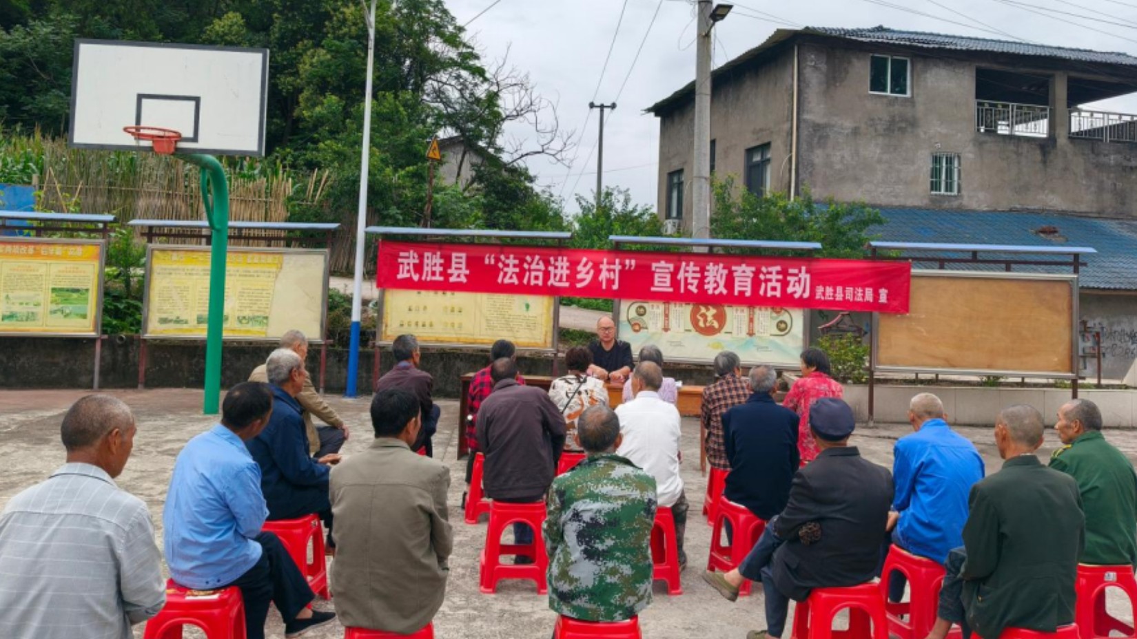 普法润乡土  法治暖民心——武胜县司法局组织开展“法治进乡村”宣传教育活动