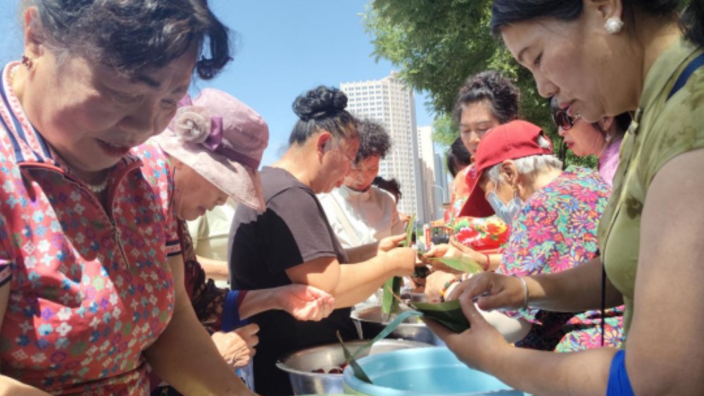 银川市兴庆区双城门社区：浓情端午聚邻里 法治惠民促团结