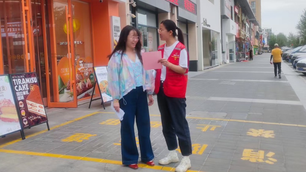 银川市兴庆区泰和社区：文明出行护安全 规范停放靓环境