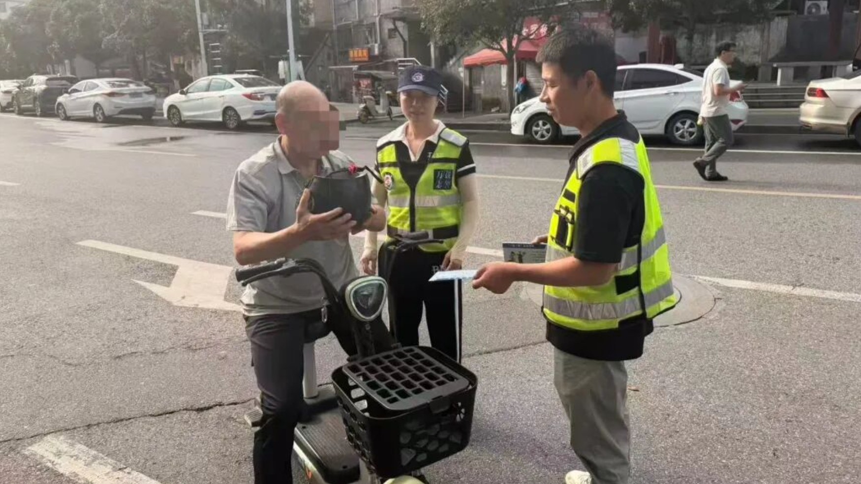 聚力全域共治  万载县抓实电动车交通乱象专项整治