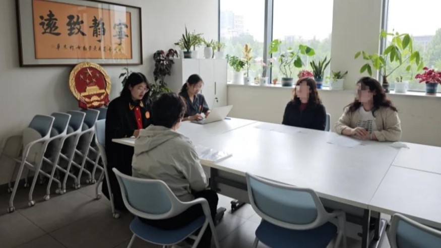 老人昏迷无法刷脸取“救命钱”，重症监护室外设“临时法庭”