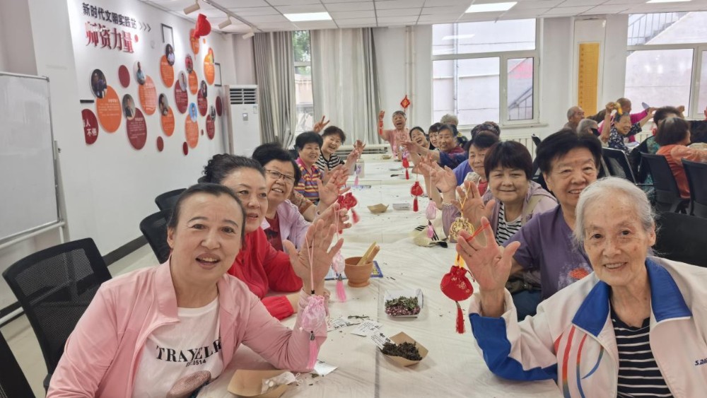 银川市兴庆区崇安社区：艾香满唐徕传非遗，粽暖邻里情聚民心