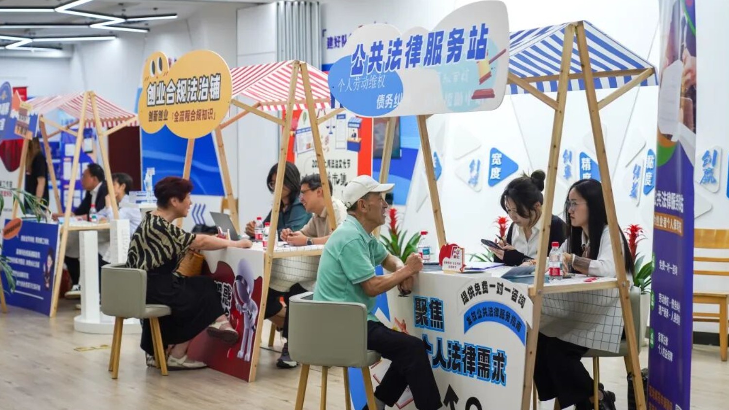 打工人的午休新“搭子”：法治市集，了解一下