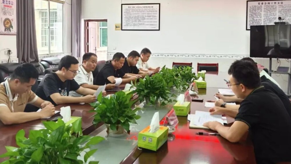 飞剑潭乡人武部组织应届大学毕业生开展征兵预检