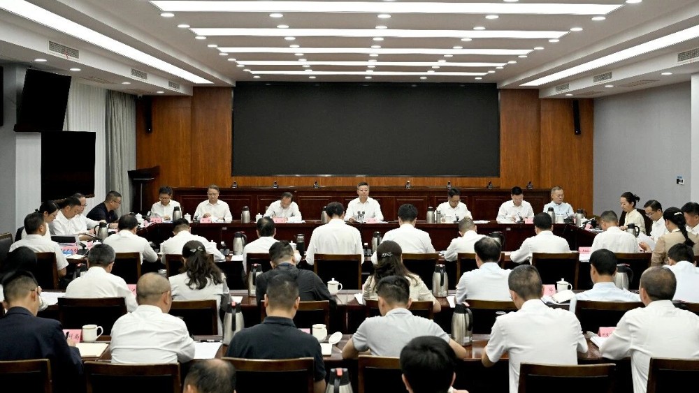 深入开展民生领域信访问题集中治理，以可感可及的工作成效取信于民造福于民