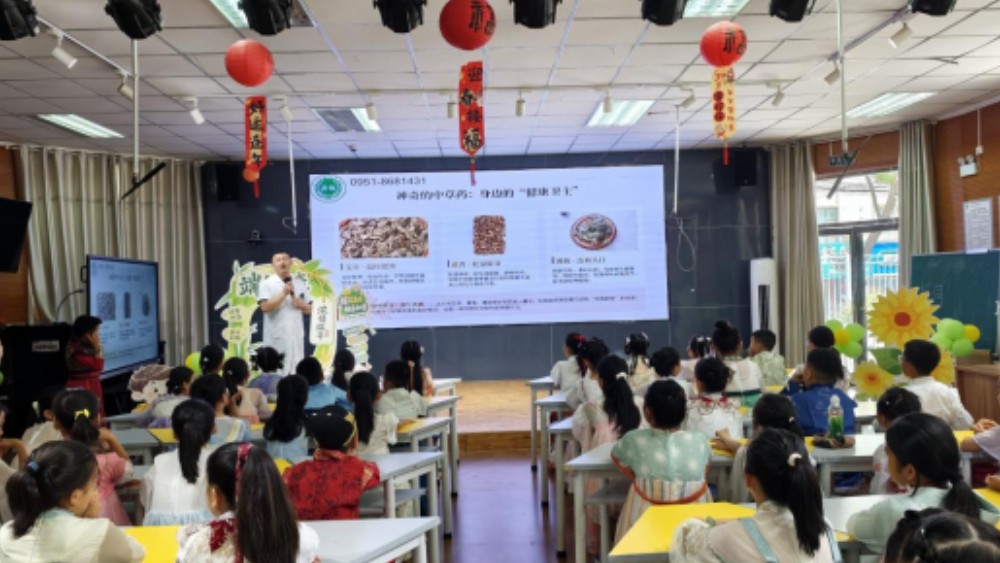 银川市兴庆区永康社区：法治护航助成长 香囊纳福迎端午