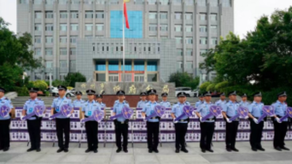 强化装备保障 深化爱警暖警