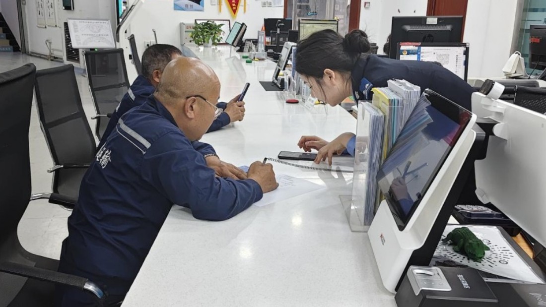 新疆库车市公安局：出入境窗口靠前服务 暖心护航群众出行