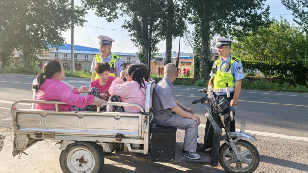 大同交管八大队查获一起电动三轮车违法载人逆行案