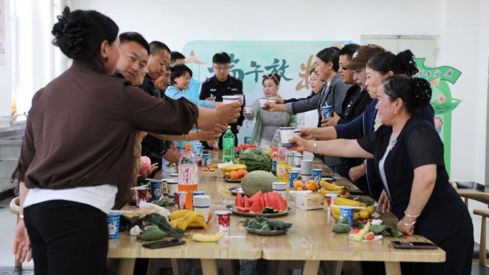 新疆生产建设兵团昭苏垦区公安局：粽叶飘香迎端午 警民同心聚合力