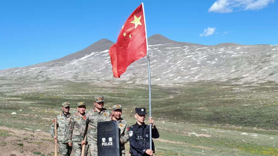 巡边踏查筑防线 履职尽责显担当
