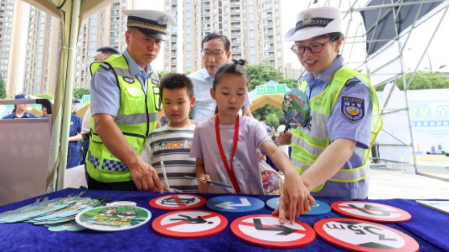 筑牢交通安全“第一道防线”