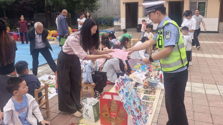 聚力“八大行动” 实干淬炼警魂