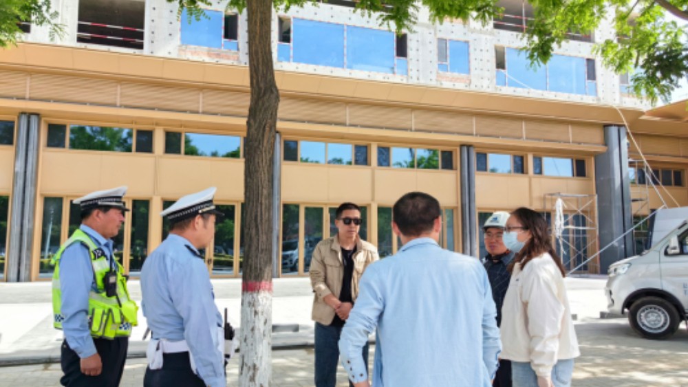 银川市兴庆区双庄社区：部门联动治违停 设施筑牢护学路