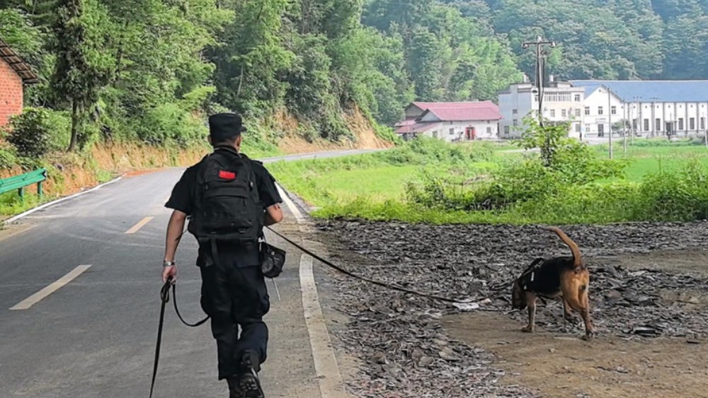 宜春市公安局警犬基地赴万载县公安局警犬基地开展交流学习活动