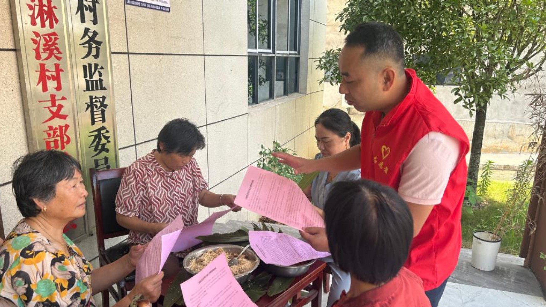 上高县泗溪镇：粽叶飘香迎端午 法治护航润民心