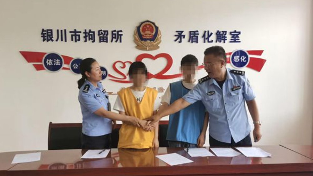 情侣琐事起争执 持刀伤人险酿祸