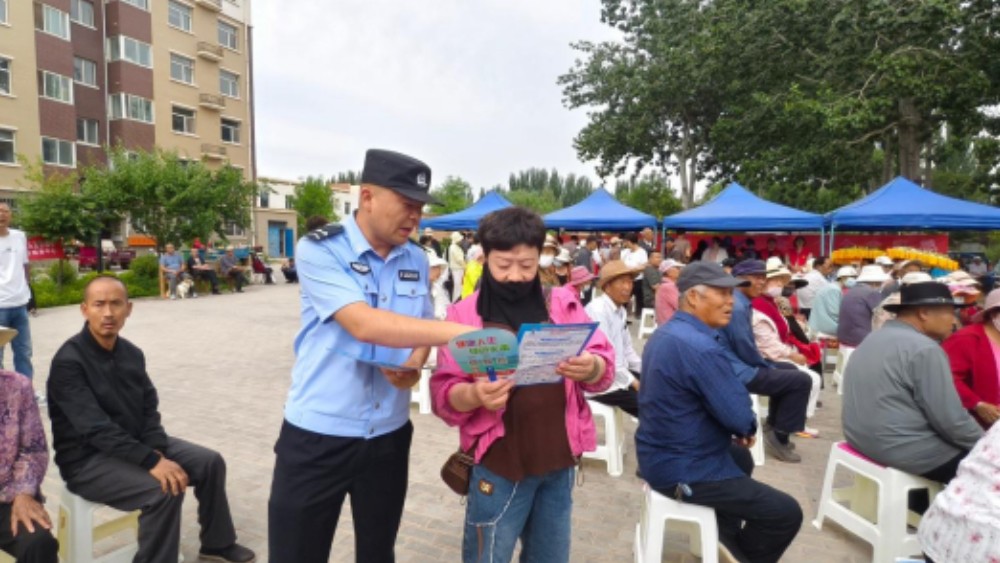 青铜峡市紫薇社区：粽香飘端午 法治护平安