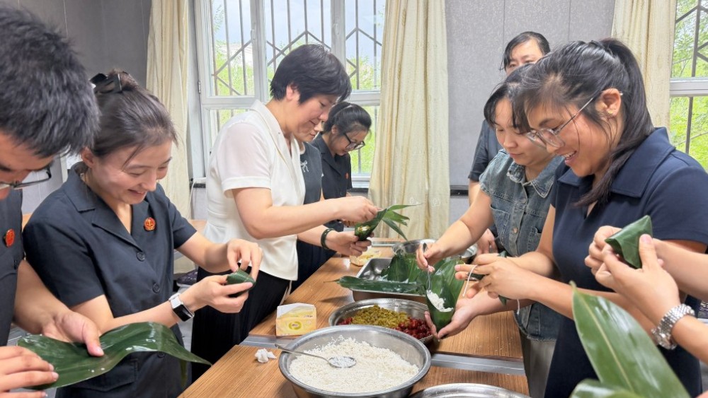新疆生产建设兵团奇台垦区人民法院：粽叶飘香迎端午 同心聚力促实干