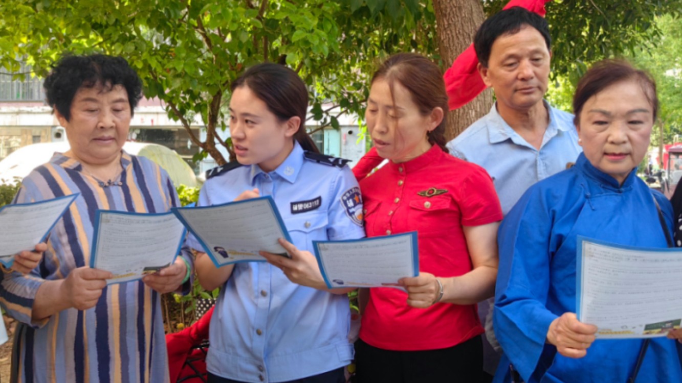警艺携手送反诈 乡土宣讲护民安