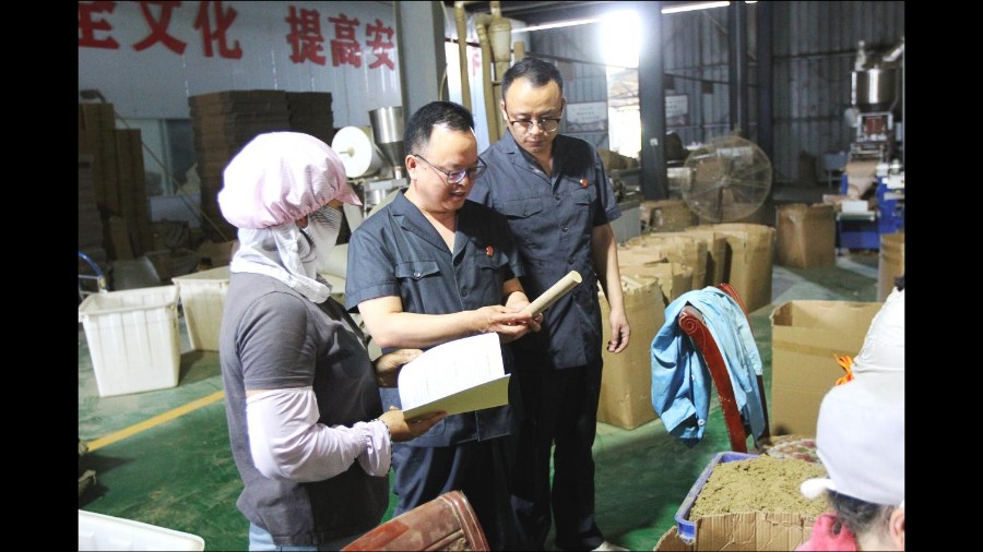 艾香迎端午 法治护产业——河南省南阳市方城县法院送法进企业护航艾草特色产业