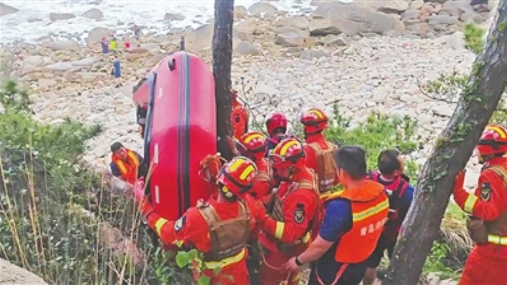两名游客崂山遇险 青岛海空联动救援跑赢了死神