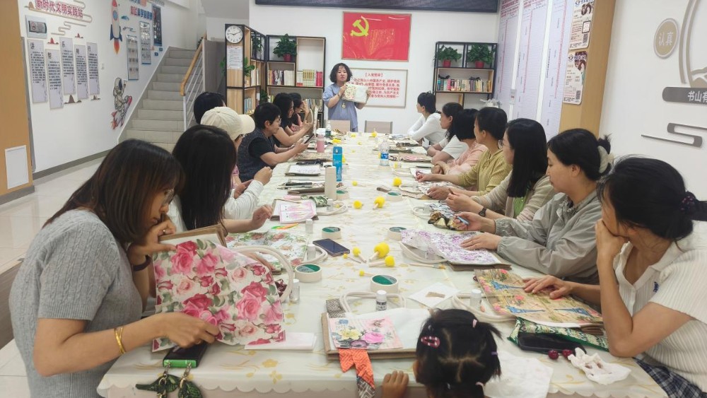 银川市兴庆区泰和社区：巧做新包庆端午，法治护航筑平安