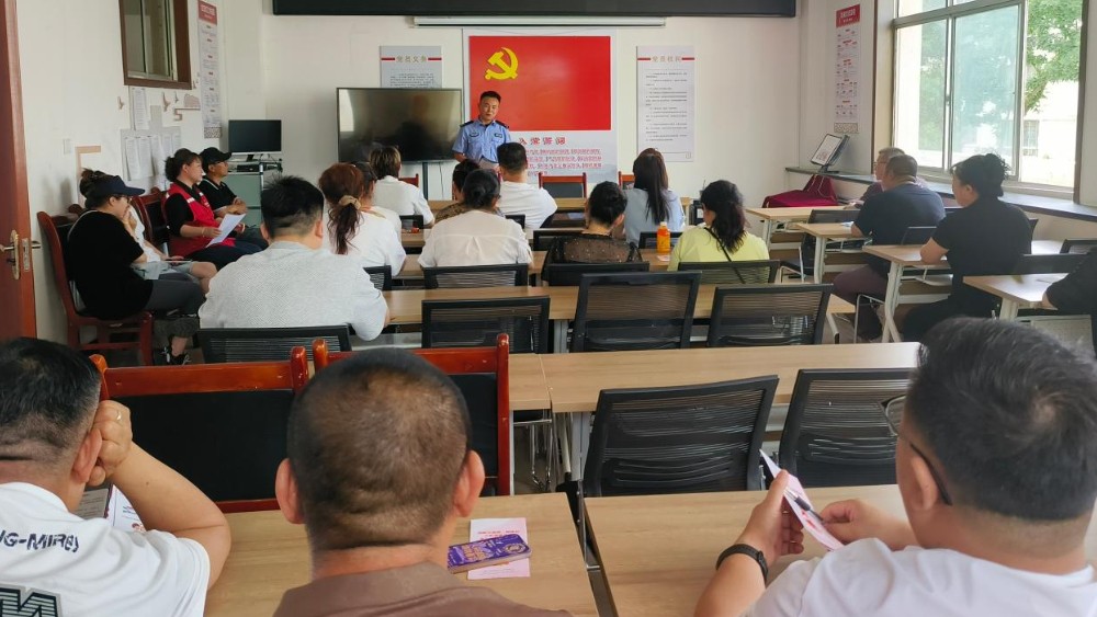 银川市兴庆区丽景社区：警社联动筑防线，反诈宣讲护平安