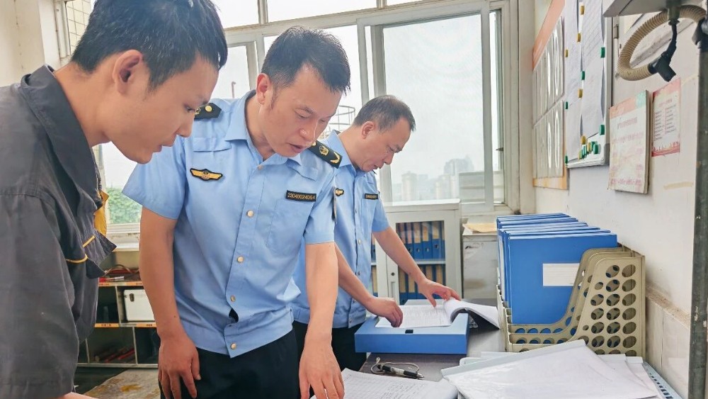 泸州应急：“四不两直”暗查端午假期安全工作