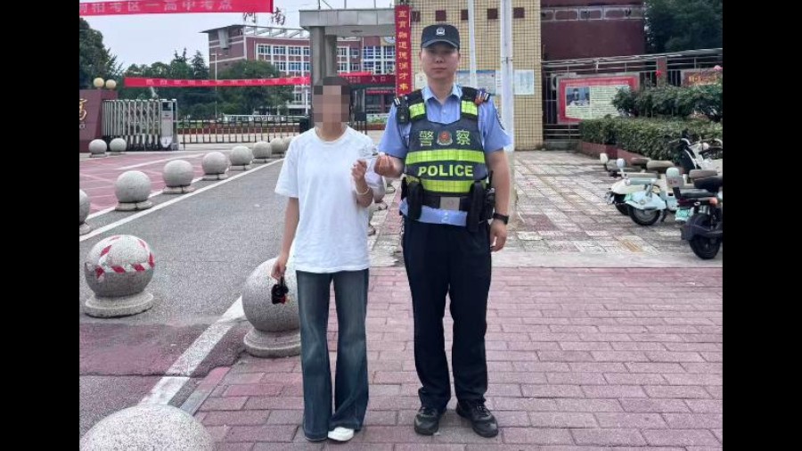 河南省南阳市桐柏县公安局：同学拾证情意厚  民警护考暖心头