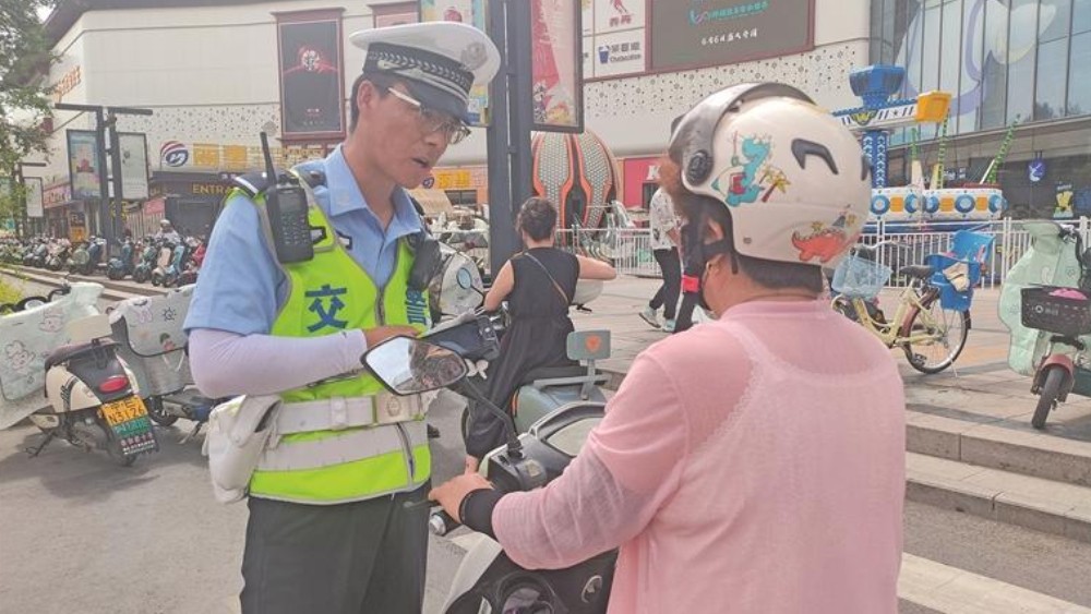 守交规戴头盔，守护好每一次出行