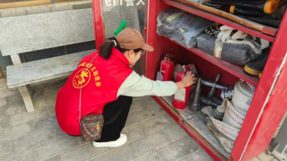 吴忠市利通区材机社区：排查隐患筑防线 依法治理守平安