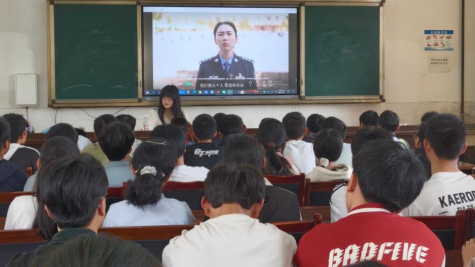 武胜县司法局：以法为翼护青春 成长在法治阳光下——普法宣讲走进鼓匠初中