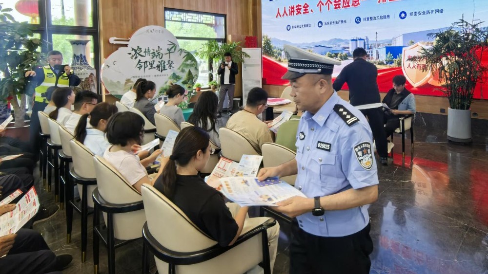 大同交管八大队为务工务农人员送安全